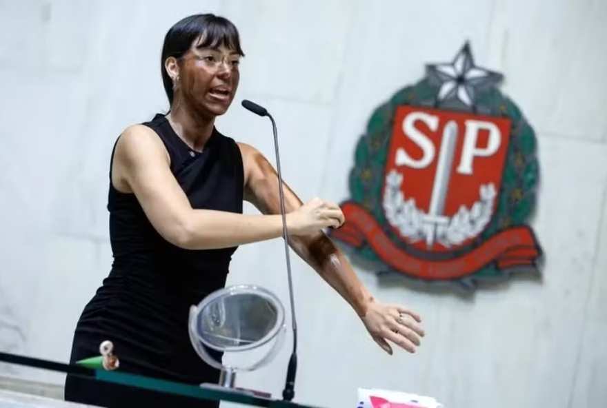 bolsonarista-do-22blackface22-recebeu-dinheiro-de-fundo-para-negros-ao-se-declarar-parda