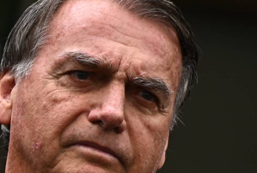 bolsonaro-apresenta-melhora-em-quadro-de-solucos-e-deve-ter-alta-amanha2C-afirmam-medicos bolsonaro-apresenta-melhora-em-quadro-de-solucos-e-deve-ter-alta-amanha2C-afirmam-medicos