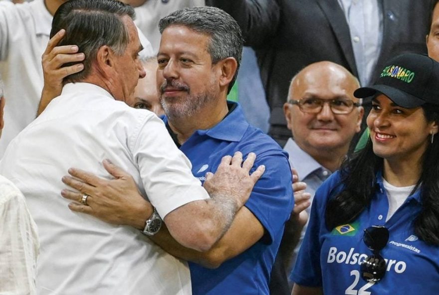 bolsonaro-busca-apoio-de-lira-na-vespera-do-julgamento-do-golpe