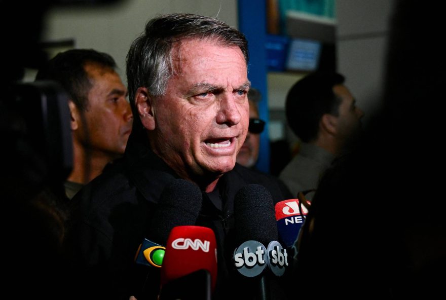 bolsonaro-cita-possibilidade-de-michelle-presidente2C-mas-depois-descarta