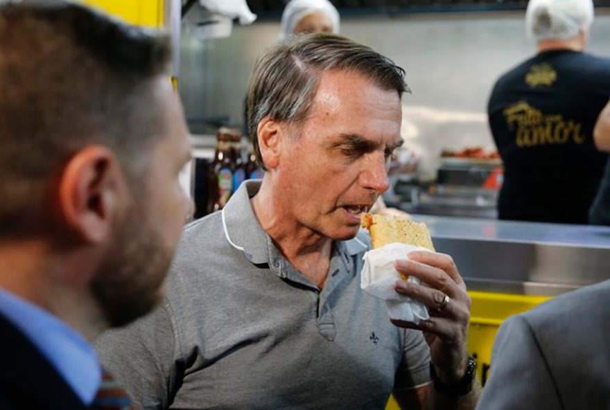 bolsonaro-comendo