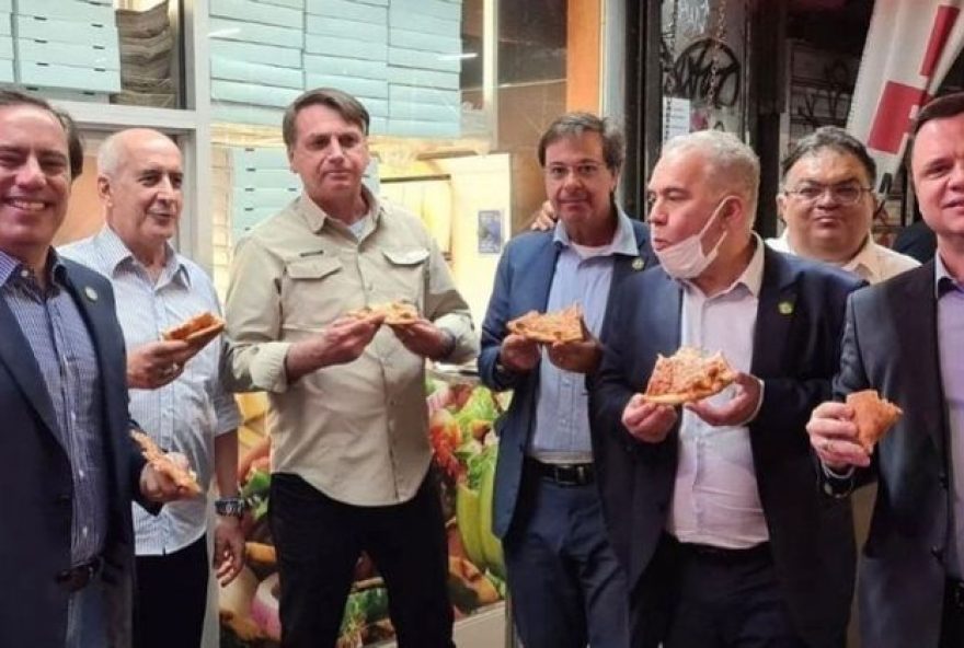 bolsonaro-comitiva-pizza-19092021221539771