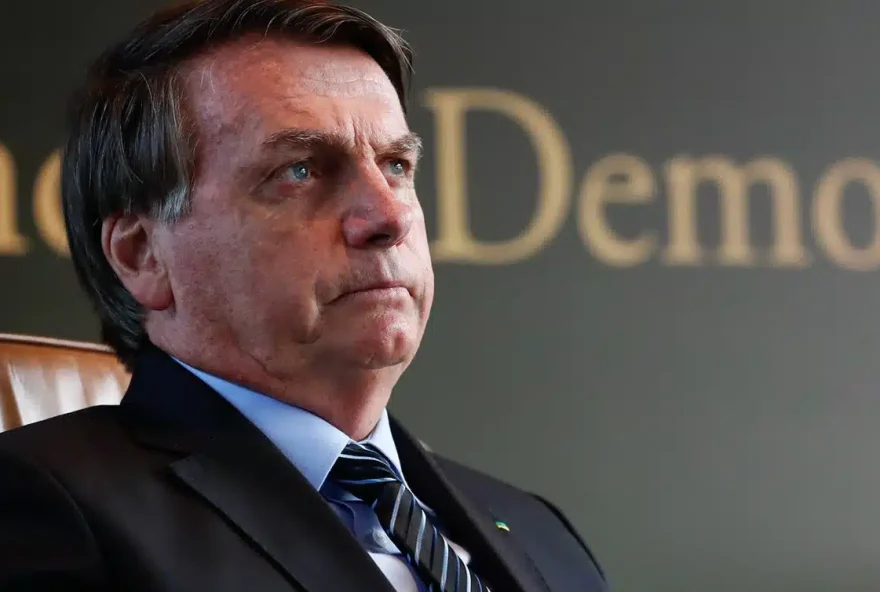 TSE dá 5 dias para Bolsonaro se manifestar sobre postagem