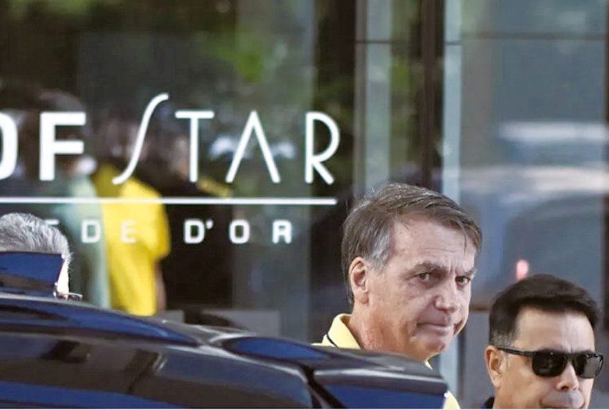 bolsonaro-deixa-a-pf-e-segue-para-hospital-onde-sera-internado-para-cirurgia bolsonaro-deixa-a-pf-e-segue-para-hospital-onde-sera-internado-para-cirurgia