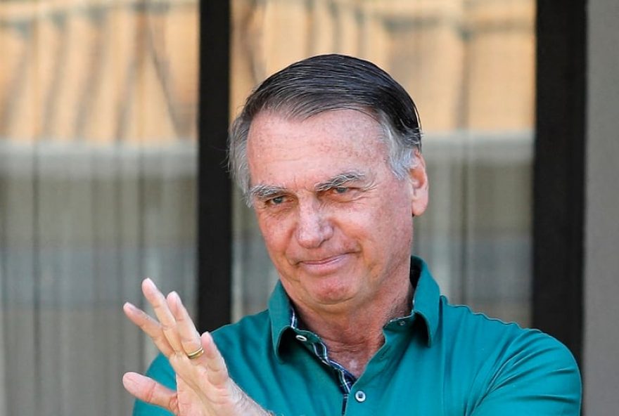 bolsonaro-deixa-a-uci-e-e-transferido-para-um-quarto-no-hospital bolsonaro-deixa-a-uci-e-e-transferido-para-um-quarto-no-hospital