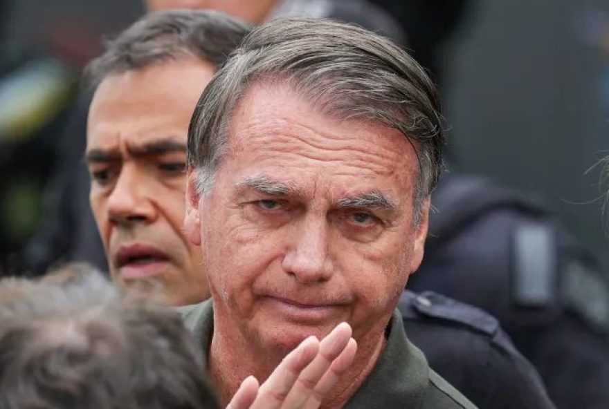 bolsonaro-deixa-a-uti-e-e-transferido-para-unidade-semi bolsonaro-deixa-a-uti-e-e-transferido-para-unidade-semi