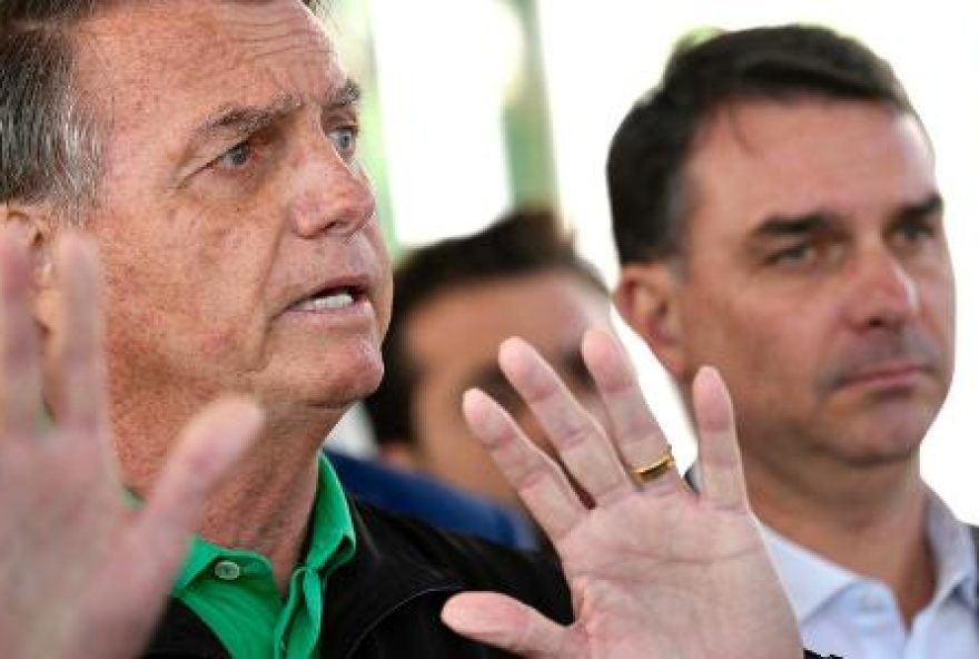 bolsonaro-dilui-capital-politico2C-e-mercado-fica-avesso-a-flavio bolsonaro-dilui-capital-politico2C-e-mercado-fica-avesso-a-flavio