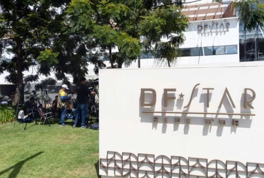 bolsonaro-e-liberado-por-moraes-e-se-dirige-ao-df-star-para-exames-medicos bolsonaro-e-liberado-por-moraes-e-se-dirige-ao-df-star-para-exames-medicos