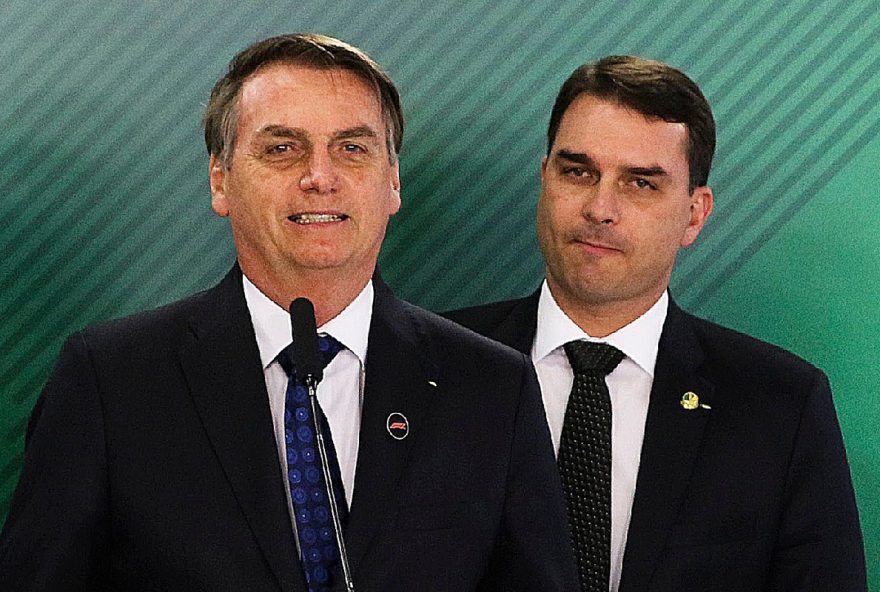 bolsonaro-escolheu-flavio-porque-nao-confia-em-michelle-e-isso-pode-sair-caro
