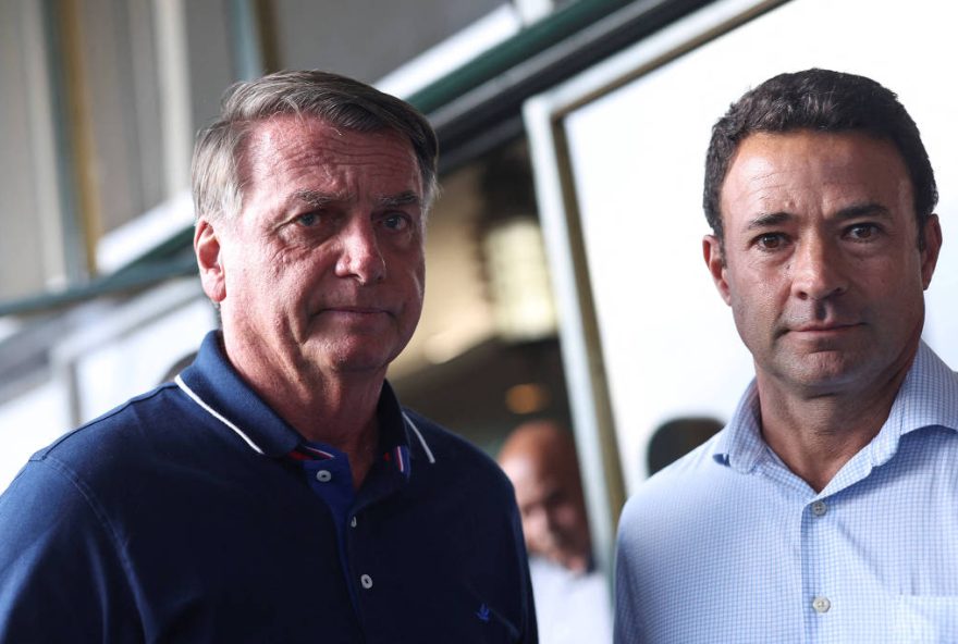 bolsonaro-esta-triste2C-abatido-e-perdeu-3kg2C-diz-aliado-apos-visita