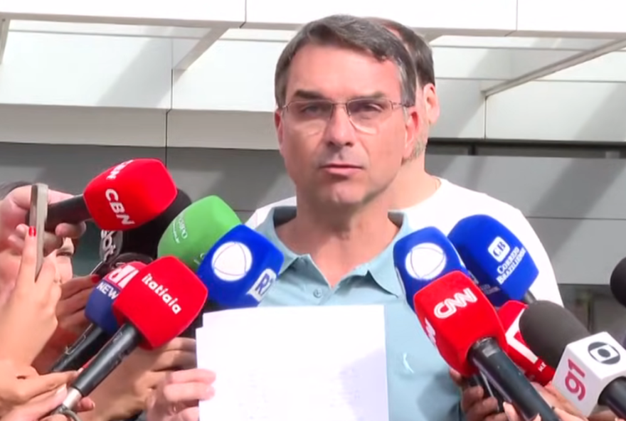 bolsonaro-formaliza-apoio-a-flavio-para-2026-em-carta-lida-no-hospital bolsonaro-formaliza-apoio-a-flavio-para-2026-em-carta-lida-no-hospital