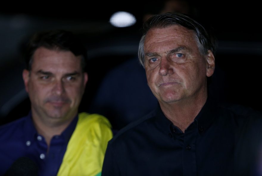 bolsonaro-formaliza-indicacao-de-flavio-como-candidato-a-presidencia3A-decisao-consciente-e-legitima bolsonaro-formaliza-indicacao-de-flavio-como-candidato-a-presidencia3A-decisao-consciente-e-legitima