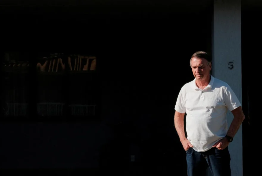 bolsonaro-lawyers-request-house-arrest-for-coup-plot-sentence