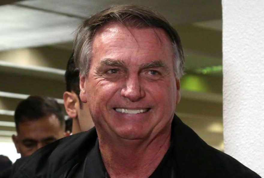 bolsonaro-mantem-aposentadoria-de-r24-41-mil-mesmo-preso bolsonaro-mantem-aposentadoria-de-r24-41-mil-mesmo-preso