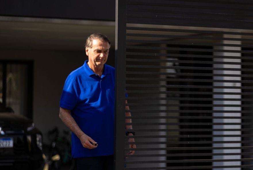 bolsonaro-mantem-o-bom-humor-durante-o-julgamento-da-trama-golpista-no-stf