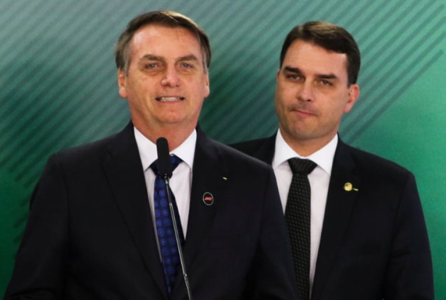 bolsonaro-nomeia-flavio-como-advogado-e-segue-estrategia-de-lula-e-haddad bolsonaro-nomeia-flavio-como-advogado-e-segue-estrategia-de-lula-e-haddad