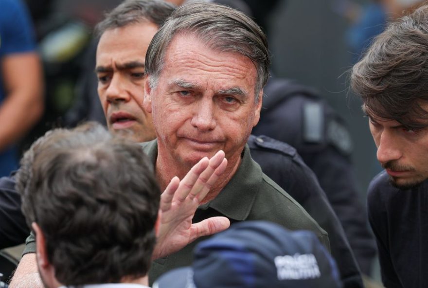 bolsonaro-passa-por-cirurgia-e-tera-fisioterapia-e-prevencao-de-trombose-em-pos-operatorio bolsonaro-passa-por-cirurgia-e-tera-fisioterapia-e-prevencao-de-trombose-em-pos-operatorio
