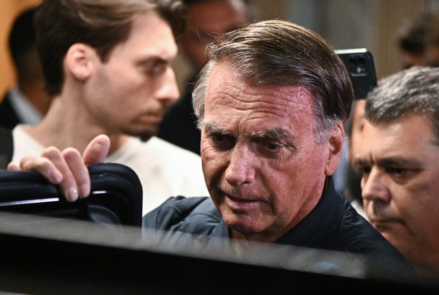 bolsonaro-passara-por-procedimento-medico-e-recebera-aliados
