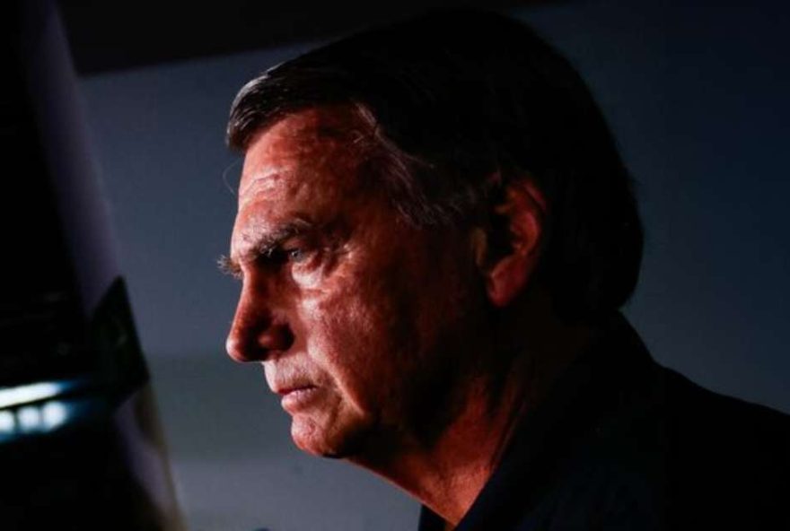 bolsonaro-pede-a-moraes-autorizacao-para-receber-assessor-de-trump-na-prisao bolsonaro-pede-a-moraes-autorizacao-para-receber-assessor-de-trump-na-prisao