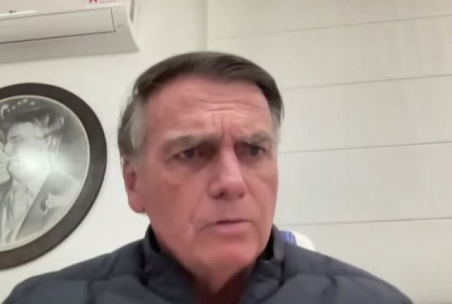 bolsonaro-pede-restituicao-do-passaporte-para-conversar-com-trump2C-diz-a-cnn