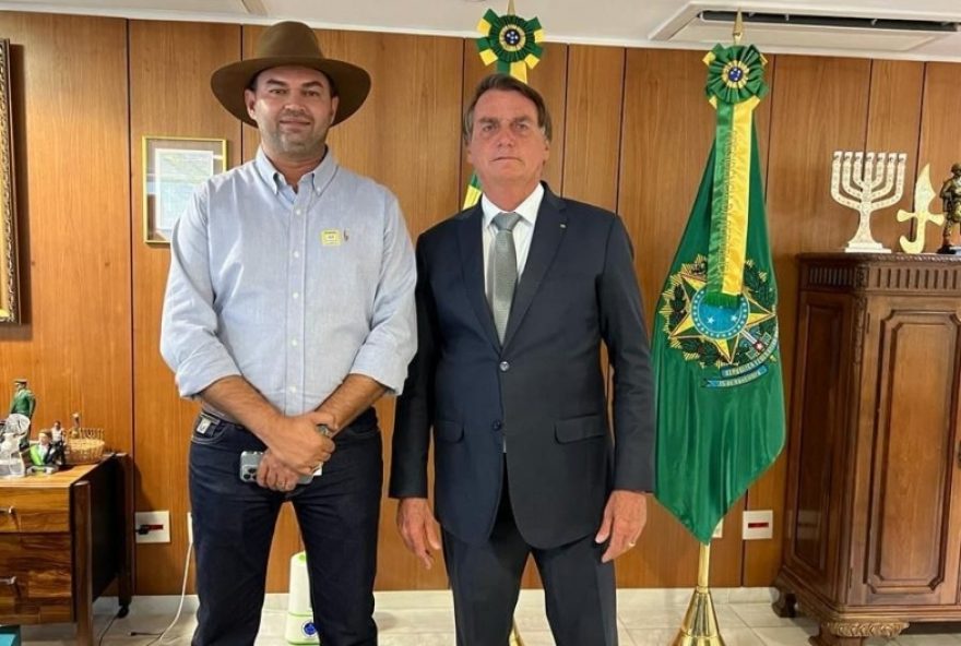 bolsonaro-pede-visita-de-aliado-fazendeiro-citado-em-inquerito-com-cheque-da-mae-dele