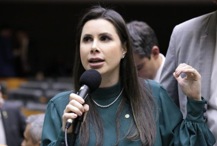 bolsonaro-pede-visita-de-carol-de-toni-apos-definicao-de-chapa-em-sc bolsonaro-pede-visita-de-carol-de-toni-apos-definicao-de-chapa-em-sc