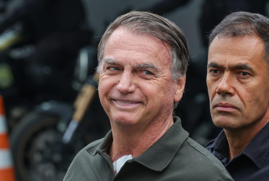 Ex presidente Bolsonaro deixa o hospital Brasília (DF) 14/09/2025 O ex-presidente Jair Bolsonaro, acompanhado de seu filho, Jair Renan, deixa hospital sob forte esquema de segurança, após passar pro procedimentos. Foto: Fabio Rodrigues-Pozzebom/ Agência Brasil