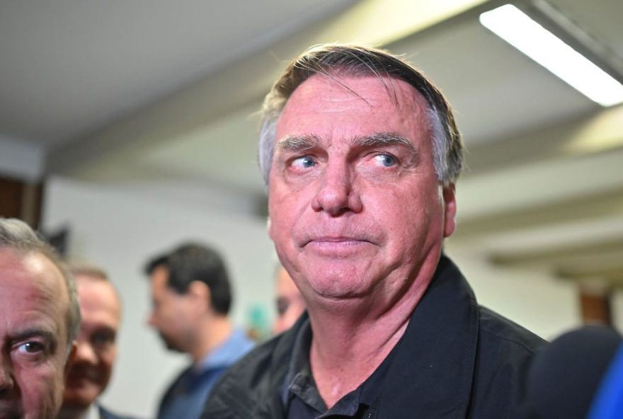 bolsonaro-recebe-autorizacao-para-sair-de-casa-temporariamente-devido-a-dor-abdominal-ap26oacute3Bs-ataque
