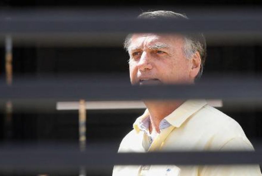 bolsonaro-reclama-do-barulho-do-ar-condicionado-em-sua-cela-e-pede-providencias bolsonaro-reclama-do-barulho-do-ar-condicionado-em-sua-cela-e-pede-providencias