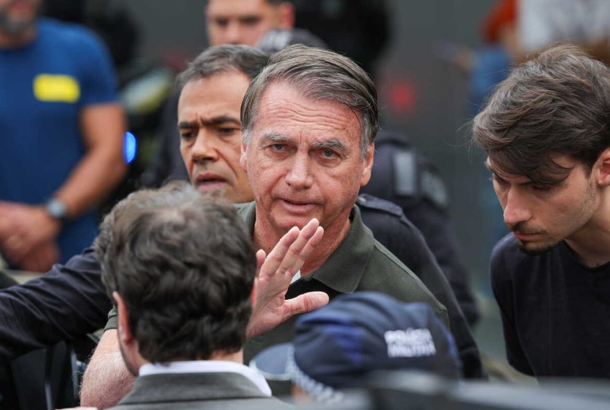 bolsonaro-retorna-ao-condominio-apos-procedimento-medico