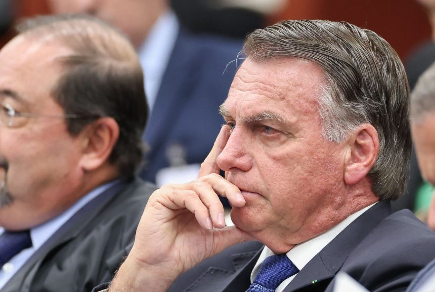 bolsonaro-salva-texto-de-asilo-antes-de-ir-a-embaixada-da-hungria