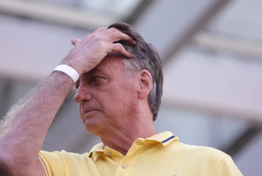 bolsonaro-segue-internado-com-soluco-apos-cirurgia-de-hernia-inguinal-bilateral bolsonaro-segue-internado-com-soluco-apos-cirurgia-de-hernia-inguinal-bilateral