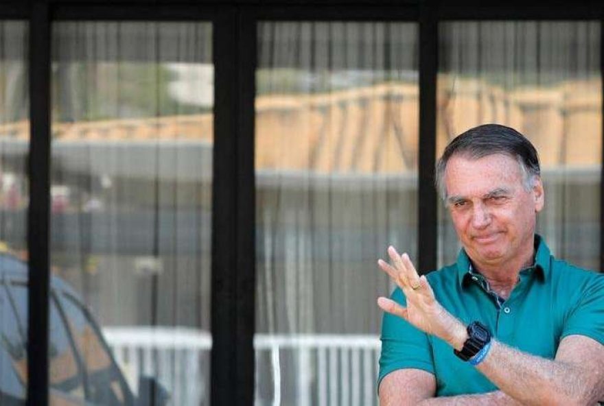 bolsonaro-sorridente-apos-voto-de-fux-absolvendo-o