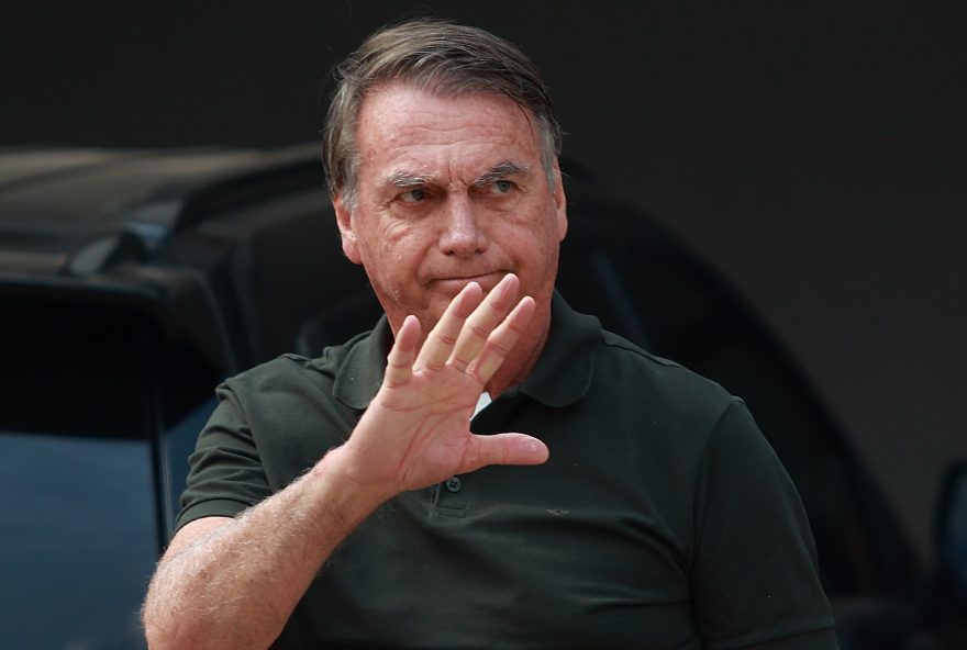 bolsonaro-volta-a-ter-crise-de-solucos-e-fara-novo-procedimento-nesta-segunda-feira bolsonaro-volta-a-ter-crise-de-solucos-e-fara-novo-procedimento-nesta-segunda-feira