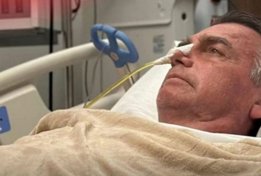 bolsonaro-volta-a-ter-crises-de-solucos-dias-apos-procedimento bolsonaro-volta-a-ter-crises-de-solucos-dias-apos-procedimento
