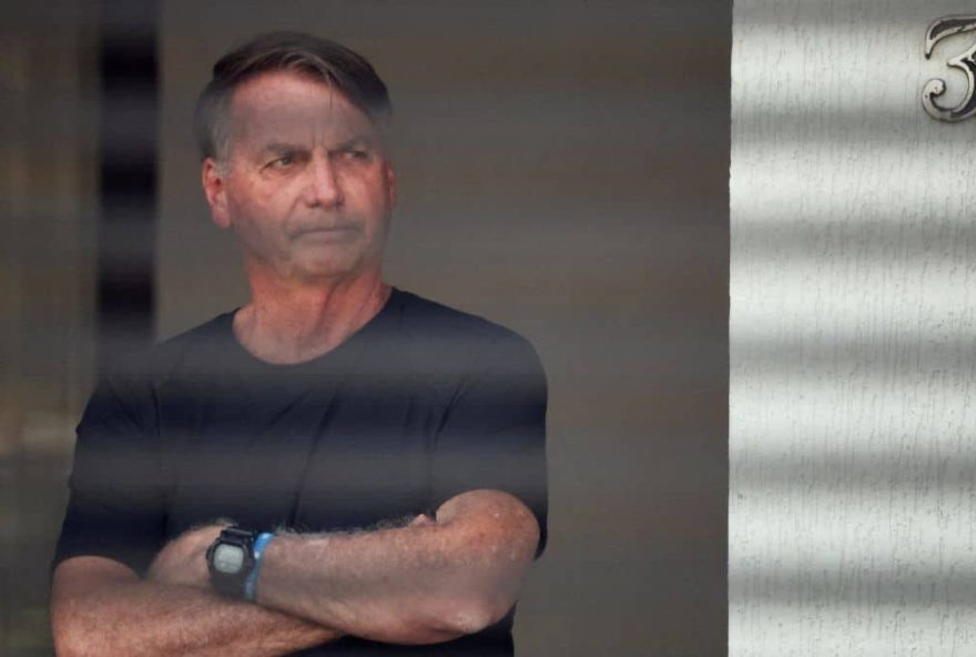 bolsonaros-lawyer-seeks-house-arrest-for-former-president-due-to-health-concerns