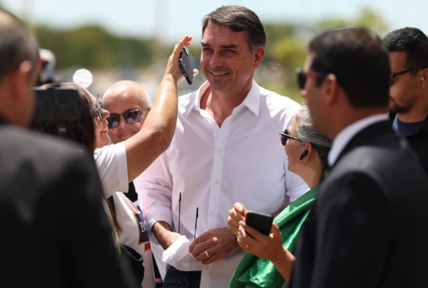 bom-desempenho-de-flavio-surpreende-e-faz-centrao-reavaliar-estrategia bom-desempenho-de-flavio-surpreende-e-faz-centrao-reavaliar-estrategia