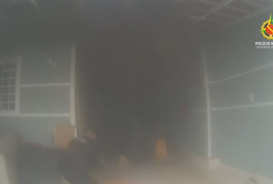 bombeiro-militar-ameaca-companheira-e-incendeia-casa-no-df bombeiro-militar-ameaca-companheira-e-incendeia-casa-no-df