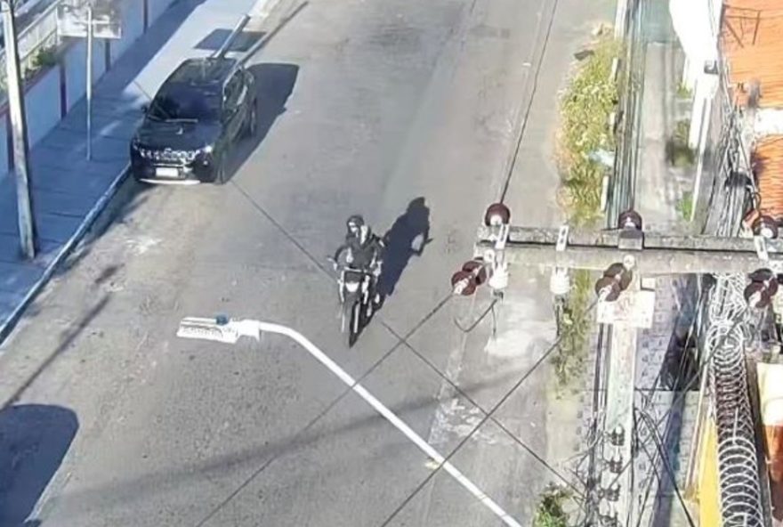 bombeiro-militar-foge-de-moto-com-comparsa-apos-latrocinio-de-motociclista-em-fortaleza