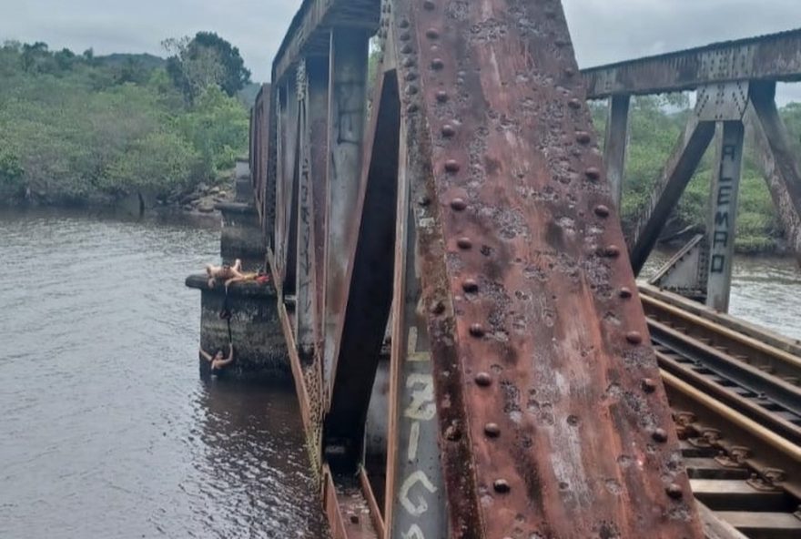 bombeiro-salva-mulher-de-queda-em-ponte-com-cadarco-em-sc3A-resgate-emocionante