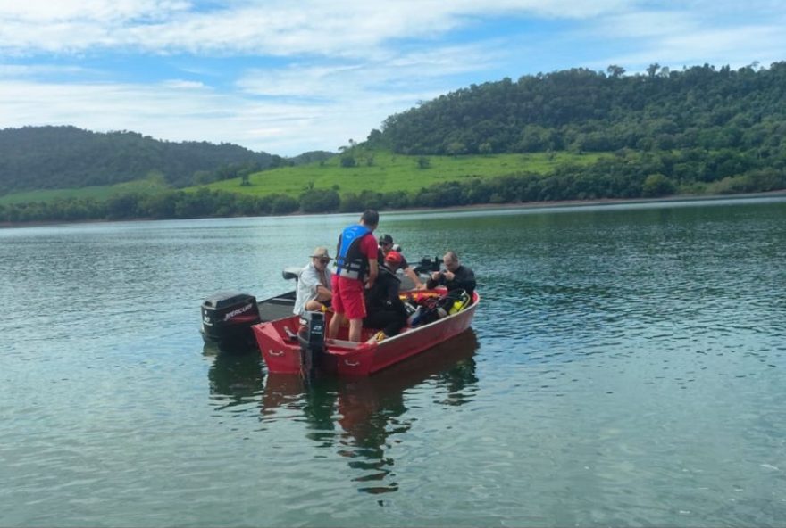 bombeiros-buscam-pescador-desaparecido-na-represa-do-alagado-do-iguacu2C-no-parana bombeiros-buscam-pescador-desaparecido-na-represa-do-alagado-do-iguacu2C-no-parana