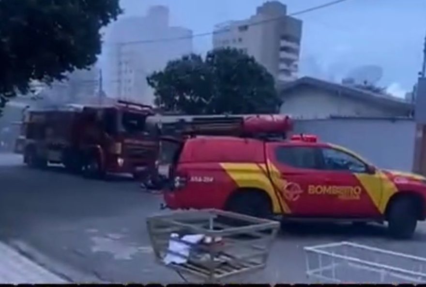 bombeiros-combatem-incendio-em-kitnets-no-setor-nova-suica-em-goiania bombeiros-combatem-incendio-em-kitnets-no-setor-nova-suica-em-goiania