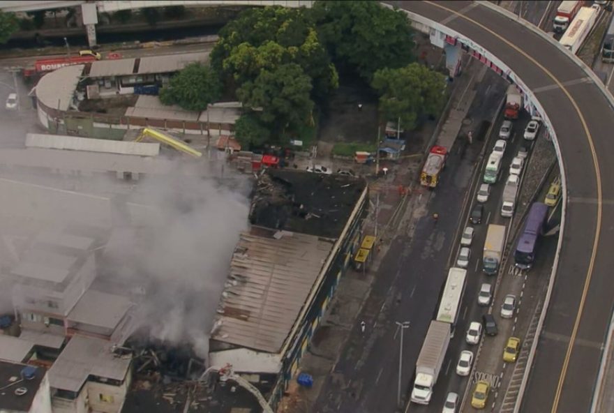 bombeiros-combatem-incendio-em-ramos-por-24-horas bombeiros-combatem-incendio-em-ramos-por-24-horas