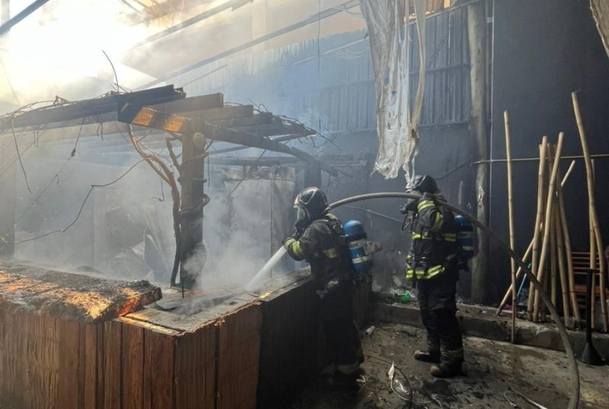 bombeiros-controlam-incendio-em-restaurante-de-sao-jose-dos-campos3A-atuacao-rapida-garante-seguranca-do-local bombeiros-controlam-incendio-em-restaurante-de-sao-jose-dos-campos3A-atuacao-rapida-garante-seguranca-do-local