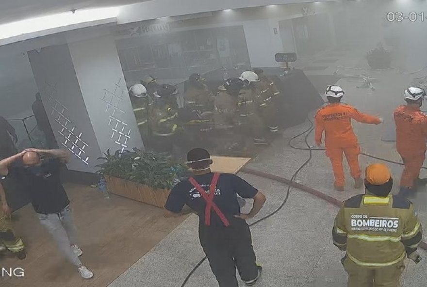 bombeiros-do-rio-anunciam-vistorias-em-shoppings-apos-incendio-no-shopping-tijuca3A-medidas-preventivas-garantem-seguranca bombeiros-do-rio-anunciam-vistorias-em-shoppings-apos-incendio-no-shopping-tijuca3A-medidas-preventivas-garantem-seguranca