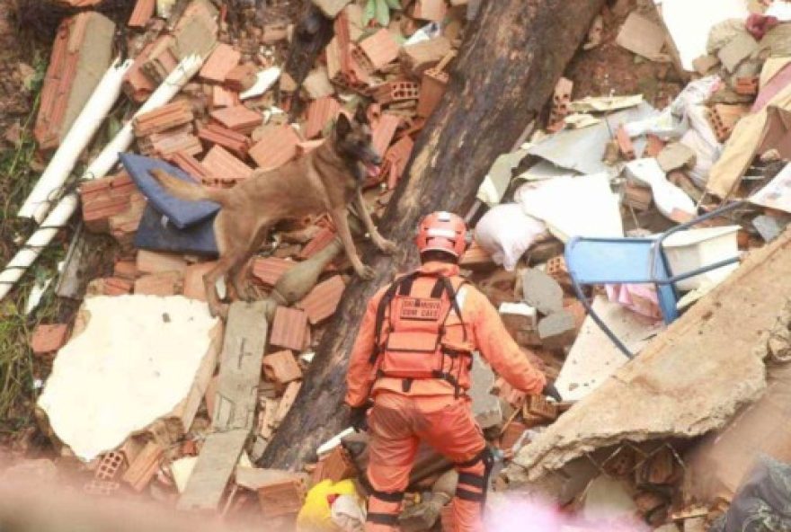 bombeiros-encerram-buscas-nos-escombros-de-casa-desabada-por-chuvas-em-bh