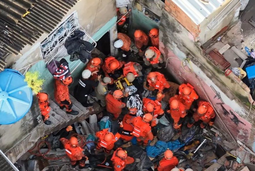 bombeiros-encontram-mae-morta-em-desabamento-no-maracana-apos-resgate-dramatico bombeiros-encontram-mae-morta-em-desabamento-no-maracana-apos-resgate-dramatico