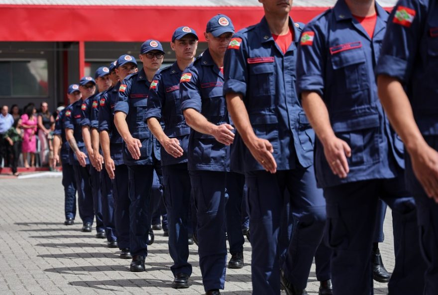 bombeiros-militares-de-santa-catarina-abrem-30-vagas-temporarias-com-salarios-de-ate-r24-19.8112C79 bombeiros-militares-de-santa-catarina-abrem-30-vagas-temporarias-com-salarios-de-ate-r24-19.8112C79
