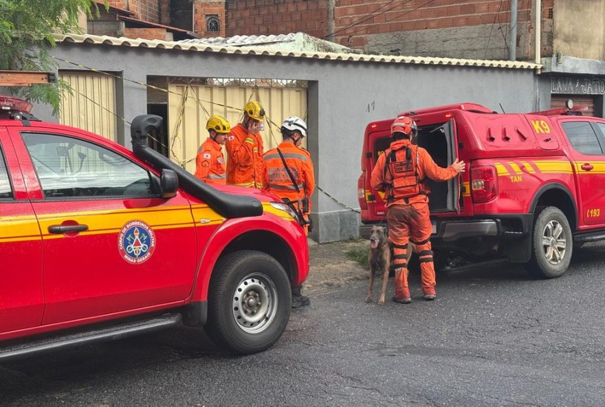 bombeiros-retomam-buscas-em-casa-que-desabou2C-em-bh2C-neste-domingo3A-possivel-nova-vitima-descartada0A