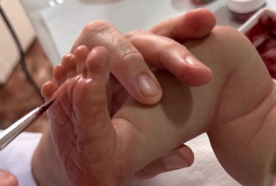 bonecas-reborn-viram-febre-em-20253A-criadora-fatura-r24-300-mil-por-mes bonecas-reborn-viram-febre-em-20253A-criadora-fatura-r24-300-mil-por-mes